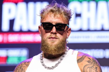 Amerikalı profesyonel boksör ve aktör Jake 'El Gallo de Dorado' Paul, 14 Mayıs 2025 'te Hollywood, Los Angeles, Kaliforniya, ABD' de düzenlenen Jake Paul - Julio Cesar Chavez Jr. Basın Konferansına katıldı..        