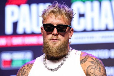 Amerikalı profesyonel boksör ve aktör Jake 'El Gallo de Dorado' Paul, 14 Mayıs 2025 'te Hollywood, Los Angeles, Kaliforniya, ABD' de düzenlenen Jake Paul - Julio Cesar Chavez Jr. Basın Konferansına katıldı..        