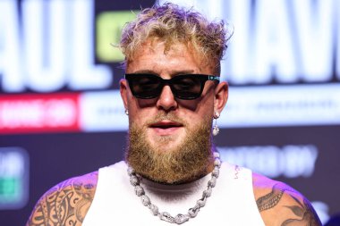 Amerikalı profesyonel boksör ve aktör Jake 'El Gallo de Dorado' Paul, 14 Mayıs 2025 'te Hollywood, Los Angeles, Kaliforniya, ABD' de düzenlenen Jake Paul - Julio Cesar Chavez Jr. Basın Konferansına katıldı..        