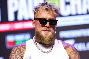 Amerikalı profesyonel boksör ve aktör Jake 'El Gallo de Dorado' Paul, 14 Mayıs 2025 'te Hollywood, Los Angeles, Kaliforniya, ABD' de düzenlenen Jake Paul - Julio Cesar Chavez Jr. Basın Konferansına katıldı..        