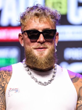 Amerikalı profesyonel boksör ve aktör Jake 'El Gallo de Dorado' Paul, 14 Mayıs 2025 'te Hollywood, Los Angeles, Kaliforniya, ABD' de düzenlenen Jake Paul - Julio Cesar Chavez Jr. Basın Konferansına katıldı..         