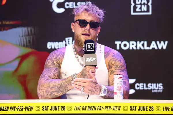 Amerikalı profesyonel boksör ve aktör Jake 'El Gallo de Dorado' Paul, 14 Mayıs 2025 'te Hollywood, Los Angeles, Kaliforniya, ABD' de düzenlenen Jake Paul - Julio Cesar Chavez Jr. Basın Konferansına katıldı..        
