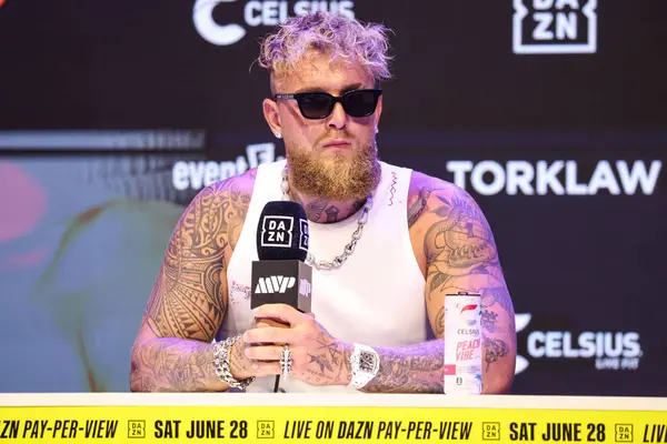 Amerikalı profesyonel boksör ve aktör Jake 'El Gallo de Dorado' Paul, 14 Mayıs 2025 'te Hollywood, Los Angeles, Kaliforniya, ABD' de düzenlenen Jake Paul - Julio Cesar Chavez Jr. Basın Konferansına katıldı..         