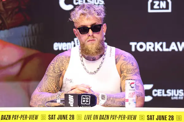 Amerikalı profesyonel boksör ve aktör Jake 'El Gallo de Dorado' Paul, 14 Mayıs 2025 'te Hollywood, Los Angeles, Kaliforniya, ABD' de düzenlenen Jake Paul - Julio Cesar Chavez Jr. Basın Konferansına katıldı..         