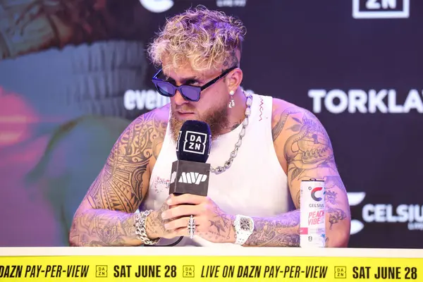 Amerikalı profesyonel boksör ve aktör Jake 'El Gallo de Dorado' Paul, 14 Mayıs 2025 'te Hollywood, Los Angeles, Kaliforniya, ABD' de düzenlenen Jake Paul - Julio Cesar Chavez Jr. Basın Konferansına katıldı..         