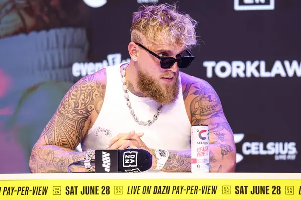 Amerikalı profesyonel boksör ve aktör Jake 'El Gallo de Dorado' Paul, 14 Mayıs 2025 'te Hollywood, Los Angeles, Kaliforniya, ABD' de düzenlenen Jake Paul - Julio Cesar Chavez Jr. Basın Konferansına katıldı.. 