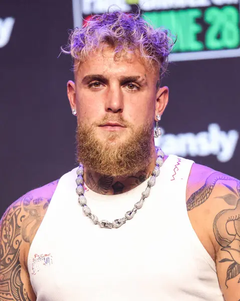 Amerikalı profesyonel boksör ve aktör Jake 'El Gallo de Dorado' Paul, 14 Mayıs 2025 'te Hollywood, Los Angeles, Kaliforniya, ABD' de düzenlenen Jake Paul - Julio Cesar Chavez Jr. Basın Konferansına katıldı..        