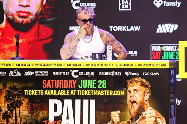 Amerikalı profesyonel boksör ve aktör Jake 'El Gallo de Dorado' Paul, 14 Mayıs 2025 'te Hollywood, Los Angeles, Kaliforniya, ABD' de düzenlenen Jake Paul - Julio Cesar Chavez Jr. Basın Konferansına katıldı..         