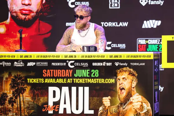 Amerikalı profesyonel boksör ve aktör Jake 'El Gallo de Dorado' Paul, 14 Mayıs 2025 'te Hollywood, Los Angeles, Kaliforniya, ABD' de düzenlenen Jake Paul - Julio Cesar Chavez Jr. Basın Konferansına katıldı..         