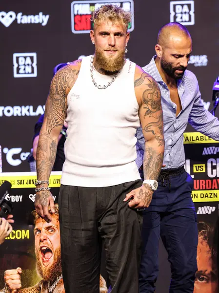 Amerikalı profesyonel boksör ve aktör Jake 'El Gallo de Dorado' Paul, 14 Mayıs 2025 'te Hollywood, Los Angeles, Kaliforniya, ABD' de düzenlenen Jake Paul - Julio Cesar Chavez Jr. Basın Konferansına katıldı.. 