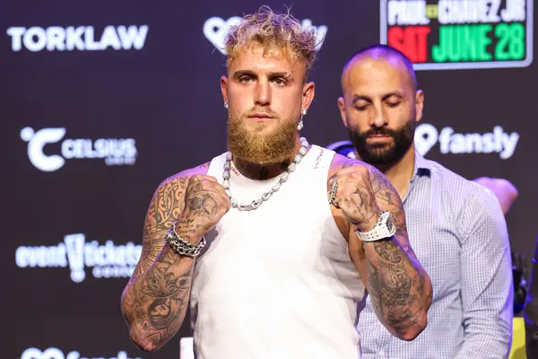 Amerikalı profesyonel boksör ve aktör Jake 'El Gallo de Dorado' Paul, 14 Mayıs 2025 'te Hollywood, Los Angeles, Kaliforniya, ABD' de düzenlenen Jake Paul - Julio Cesar Chavez Jr. Basın Konferansına katıldı.. 