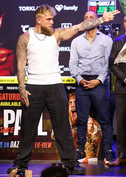 Amerikalı profesyonel boksör ve aktör Jake 'El Gallo de Dorado' Paul, 14 Mayıs 2025 'te Hollywood, Los Angeles, Kaliforniya, ABD' de düzenlenen Jake Paul - Julio Cesar Chavez Jr. Basın Konferansına katıldı.. 