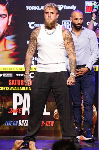 Amerikalı profesyonel boksör ve aktör Jake 'El Gallo de Dorado' Paul, 14 Mayıs 2025 'te Hollywood, Los Angeles, Kaliforniya, ABD' de düzenlenen Jake Paul - Julio Cesar Chavez Jr. Basın Konferansına katıldı.. 