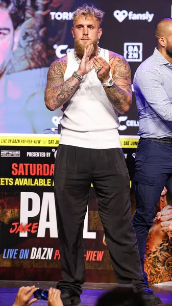Amerikalı profesyonel boksör ve aktör Jake 'El Gallo de Dorado' Paul, 14 Mayıs 2025 'te Hollywood, Los Angeles, Kaliforniya, ABD' de düzenlenen Jake Paul - Julio Cesar Chavez Jr. Basın Konferansına katıldı.. 