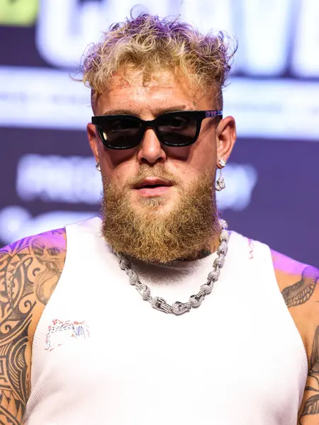 Amerikalı profesyonel boksör ve aktör Jake 'El Gallo de Dorado' Paul, 14 Mayıs 2025 'te Hollywood, Los Angeles, Kaliforniya, ABD' de düzenlenen Jake Paul - Julio Cesar Chavez Jr. Basın Konferansına katıldı..        