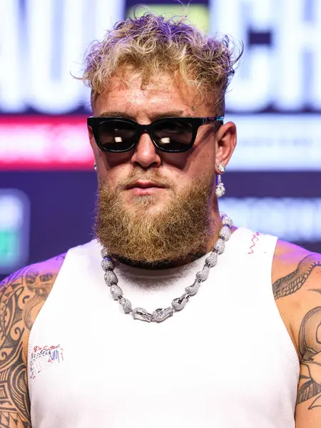 Amerikalı profesyonel boksör ve aktör Jake 'El Gallo de Dorado' Paul, 14 Mayıs 2025 'te Hollywood, Los Angeles, Kaliforniya, ABD' de düzenlenen Jake Paul - Julio Cesar Chavez Jr. Basın Konferansına katıldı..         