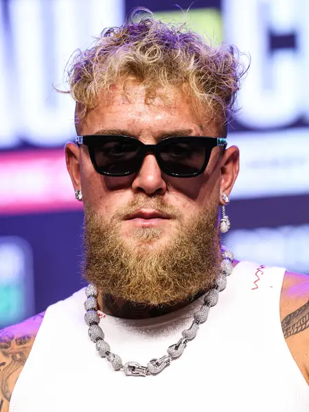 Amerikalı profesyonel boksör ve aktör Jake 'El Gallo de Dorado' Paul, 14 Mayıs 2025 'te Hollywood, Los Angeles, Kaliforniya, ABD' de düzenlenen Jake Paul - Julio Cesar Chavez Jr. Basın Konferansına katıldı..         
