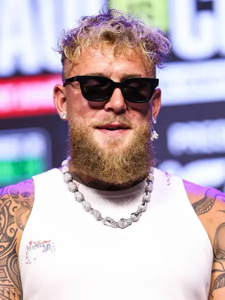 Amerikalı profesyonel boksör ve aktör Jake 'El Gallo de Dorado' Paul, 14 Mayıs 2025 'te Hollywood, Los Angeles, Kaliforniya, ABD' de düzenlenen Jake Paul - Julio Cesar Chavez Jr. Basın Konferansına katıldı..        