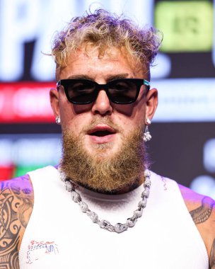 Amerikalı profesyonel boksör ve aktör Jake 'El Gallo de Dorado' Paul, 14 Mayıs 2025 'te Hollywood, Los Angeles, Kaliforniya, ABD' de düzenlenen Jake Paul - Julio Cesar Chavez Jr. Basın Konferansına katıldı..        