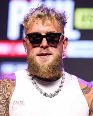 Amerikalı profesyonel boksör ve aktör Jake 'El Gallo de Dorado' Paul, 14 Mayıs 2025 'te Hollywood, Los Angeles, Kaliforniya, ABD' de düzenlenen Jake Paul - Julio Cesar Chavez Jr. Basın Konferansına katıldı..        