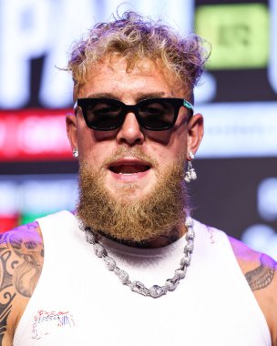 Amerikalı profesyonel boksör ve aktör Jake 'El Gallo de Dorado' Paul, 14 Mayıs 2025 'te Hollywood, Los Angeles, Kaliforniya, ABD' de düzenlenen Jake Paul - Julio Cesar Chavez Jr. Basın Konferansına katıldı..        