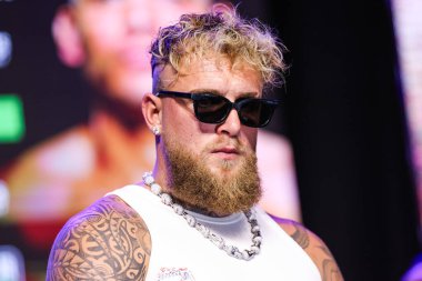 Amerikalı profesyonel boksör ve aktör Jake 'El Gallo de Dorado' Paul, 14 Mayıs 2025 'te Hollywood, Los Angeles, Kaliforniya, ABD' de düzenlenen Jake Paul - Julio Cesar Chavez Jr. Basın Konferansına katıldı..        