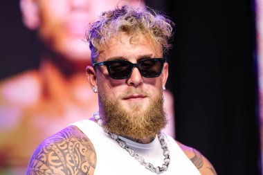 Amerikalı profesyonel boksör ve aktör Jake 'El Gallo de Dorado' Paul, 14 Mayıs 2025 'te Hollywood, Los Angeles, Kaliforniya, ABD' de düzenlenen Jake Paul - Julio Cesar Chavez Jr. Basın Konferansına katıldı..         
