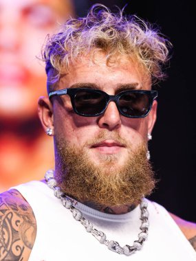 Amerikalı profesyonel boksör ve aktör Jake 'El Gallo de Dorado' Paul, 14 Mayıs 2025 'te Hollywood, Los Angeles, Kaliforniya, ABD' de düzenlenen Jake Paul - Julio Cesar Chavez Jr. Basın Konferansına katıldı..        