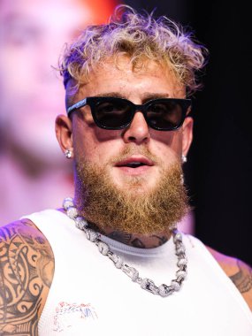 Amerikalı profesyonel boksör ve aktör Jake 'El Gallo de Dorado' Paul, 14 Mayıs 2025 'te Hollywood, Los Angeles, Kaliforniya, ABD' de düzenlenen Jake Paul - Julio Cesar Chavez Jr. Basın Konferansına katıldı..        