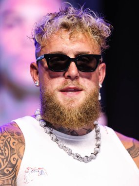Amerikalı profesyonel boksör ve aktör Jake 'El Gallo de Dorado' Paul, 14 Mayıs 2025 'te Hollywood, Los Angeles, Kaliforniya, ABD' de düzenlenen Jake Paul - Julio Cesar Chavez Jr. Basın Konferansına katıldı..        