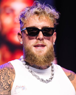 Amerikalı profesyonel boksör ve aktör Jake 'El Gallo de Dorado' Paul, 14 Mayıs 2025 'te Hollywood, Los Angeles, Kaliforniya, ABD' de düzenlenen Jake Paul - Julio Cesar Chavez Jr. Basın Konferansına katıldı..        