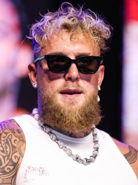 Amerikalı profesyonel boksör ve aktör Jake 'El Gallo de Dorado' Paul, 14 Mayıs 2025 'te Hollywood, Los Angeles, Kaliforniya, ABD' de düzenlenen Jake Paul - Julio Cesar Chavez Jr. Basın Konferansına katıldı..        