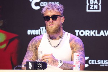 Amerikalı profesyonel boksör ve aktör Jake 'El Gallo de Dorado' Paul, 14 Mayıs 2025 'te Hollywood, Los Angeles, Kaliforniya, ABD' de düzenlenen Jake Paul - Julio Cesar Chavez Jr. Basın Konferansına katıldı..        