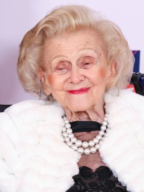 Barbara Davis, 16 Mayıs 2025 'te Fairmont Century Plaza' da düzenlenen MS Gala 2025 'in 32. Yıllık Silme Yarışı' na katılıyor.. 
