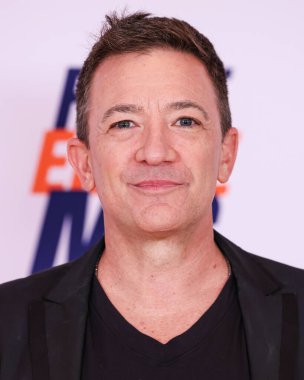 David Faustino, 16 Mayıs 2025 'te Fairmont Century Plaza' da düzenlenen MS Gala 2025 'in 32. Yıllık Silme Yarışı' na katılıyor..