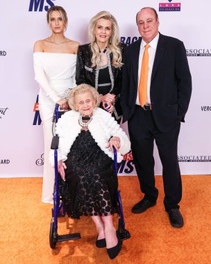 Isabella Rickel, Ken Rickel, Nancy Davis ve Barbara Davis, 16 Mayıs 2025 'te Century City, Los Angeles, Kaliforniya, ABD' deki Fairmont Century Plaza 'da düzenlenen MS Gala 2025' in 32..