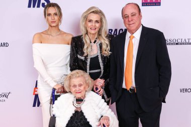 Isabella Rickel, Ken Rickel, Nancy Davis ve Barbara Davis, 16 Mayıs 2025 'te Century City, Los Angeles, Kaliforniya, ABD' deki Fairmont Century Plaza 'da düzenlenen MS Gala 2025' in 32..