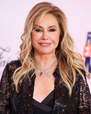 Kathy Hilton, 16 Mayıs 2025 'te Fairmont Century Plaza' da düzenlenen MS Gala 2025 'in 32. Yıllık Silme Yarışı' na katılıyor..