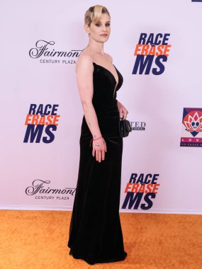 İngiliz aktris, şarkıcı, moda tasarımcısı, televizyon kişiliği, sunucusu Kelly Osbourne, 16 Mayıs 2025 'te Century City, Los Angeles, Kaliforniya, ABD' deki Fairmont Century Plaza 'da düzenlenen 32..