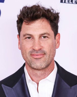 Maksim Chmerkovskiy, 16 Mayıs 2025 tarihinde Fairmont Century Plaza, Los Angeles, Kaliforniya, ABD 'de düzenlenen MS Gala 2025' in 32..