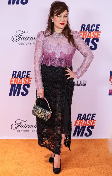 Jennifer Tilly, 16 Mayıs 2025 'te Fairmont Century Plaza' da düzenlenen MS Gala 2025 'in 32. Yıllık Silme Yarışı' na katılıyor..