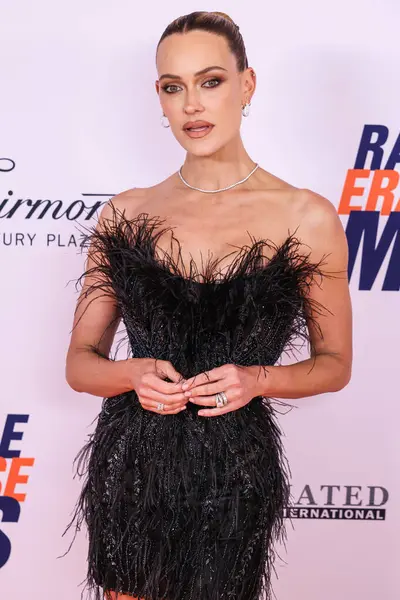 Avustralyalı-Amerikalı dansçı Peta Murgatroyd, 16 Mayıs 2025 'te Century City, Los Angeles, Kaliforniya, ABD' deki Fairmont Century Plaza 'da düzenlenen MS Gala 2025' in 32.. 