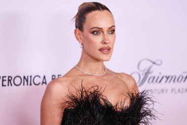 Avustralyalı-Amerikalı dansçı Peta Murgatroyd, 16 Mayıs 2025 'te Century City, Los Angeles, Kaliforniya, ABD' deki Fairmont Century Plaza 'da düzenlenen MS Gala 2025' in 32.. 
