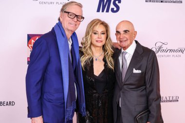 Richard Hilton, Kathy Hilton ve Robert Shapiro, 16 Mayıs 2025 'te Century City, Los Angeles, Kaliforniya, ABD' deki Fairmont Century Plaza 'da düzenlenen MS Gala 2025' in 32..