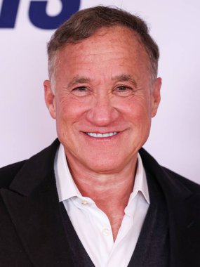 Terry Dubrow, 16 Mayıs 2025 'te Fairmont Century Plaza' da düzenlenen MS Gala 2025 'in 32. Yıllık Silme Yarışı' na katılıyor..