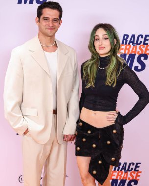Tyler Posey ve eşi Phem (Olivia Marsico), 16 Mayıs 2025 'te Century City, Los Angeles, Kaliforniya' da düzenlenen MS Gala 2025 'in 32..