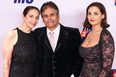 Nanette Mirkoviç, Erik Estrada ve Francesca Natalia Estrada, 16 Mayıs 2025 tarihinde Century City, Los Angeles, Kaliforniya, ABD 'de düzenlenen MS Gala 2025' in 32..