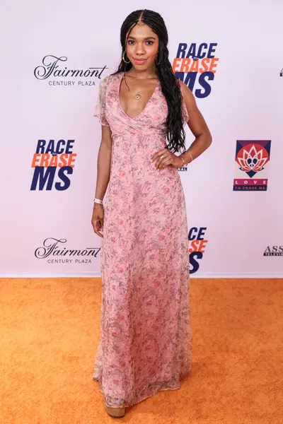 Teala Dunn, 16 Mayıs 2025 'te Fairmont Century Plaza' da düzenlenen MS Gala 2025 'in 32. Yıllık Silme Yarışı' na katılıyor..