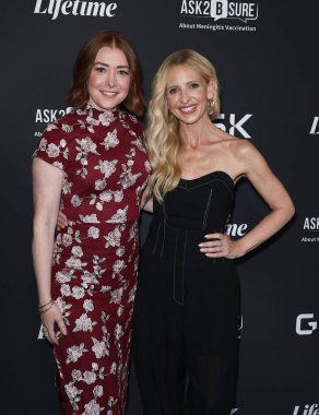 Amerikalı aktris Alyson Hannigan ve Amerikalı aktris Sarah Michelle Gellar, 20 Mayıs 2025 'te Hollywood, Los Angeles' ta The Aster 'da düzenlenen Lifetime' ın Orijinal Filmi 'Pretty Hurts' ve GSK Ask2Bsure Sağlık Konferansı 'na geldiler. 