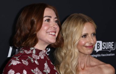 Amerikalı aktris Alyson Hannigan ve Amerikalı aktris Sarah Michelle Gellar, 20 Mayıs 2025 'te Hollywood, Los Angeles' ta The Aster 'da düzenlenen Lifetime' ın Orijinal Filmi 'Pretty Hurts' ve GSK Ask2Bsure Sağlık Konferansı 'na geldiler. 